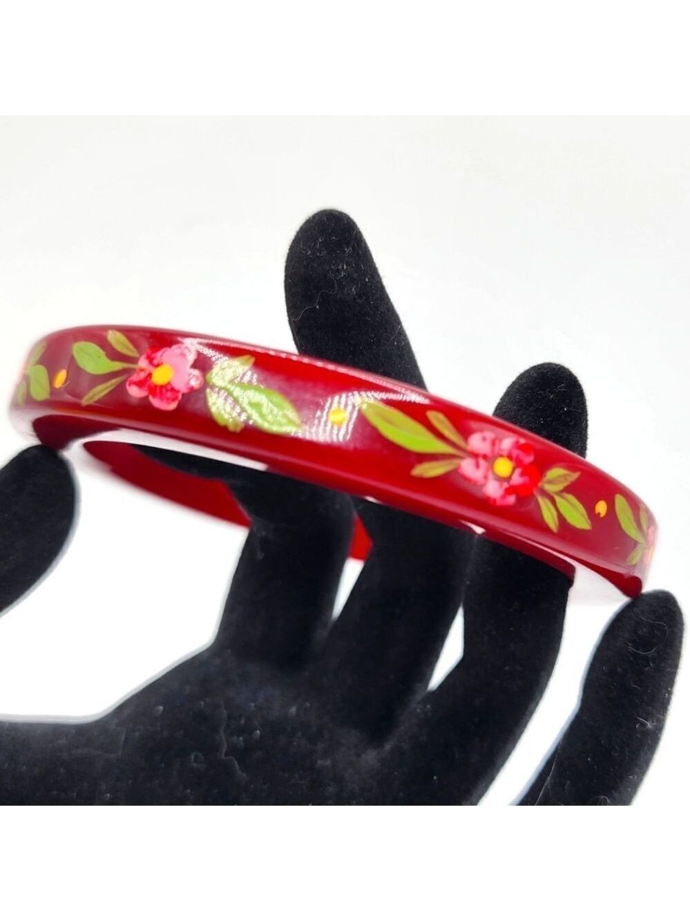 VINTAGE ART DECO FLORAL PAINTED BURGUNDY BAKELITE BANGLE BRACELET